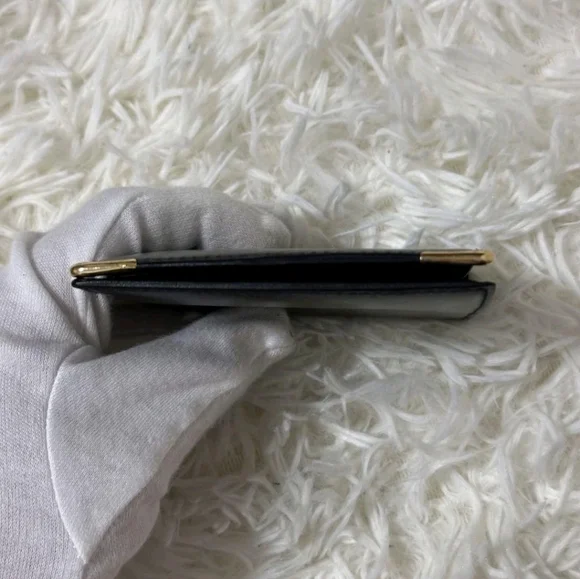 Gucci Black Leather Wallet with Gold Accents - Picture 7 of 16